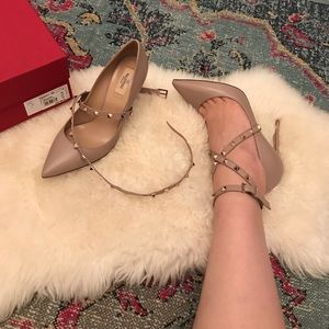 Valentino Garavani Rockstud Studwrap pumps, 40 9.5